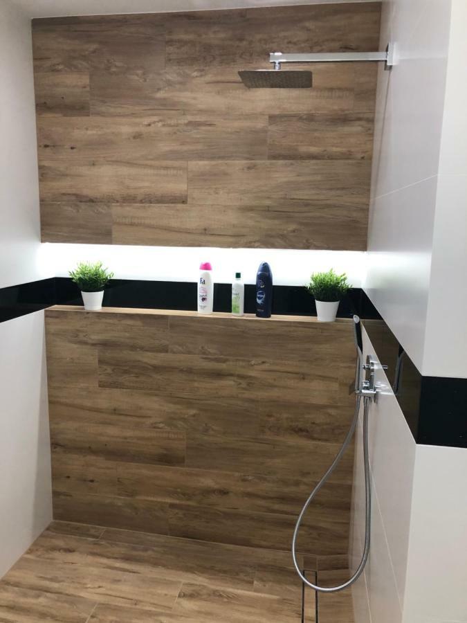 Klimatyzowany Apartament Roma Z Garazem Podziemnym Кельце Экстерьер фото